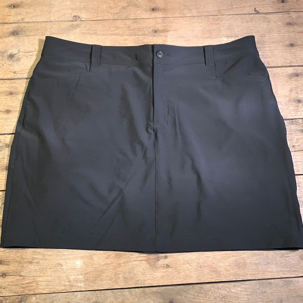 Eddie Bauer Black Adventure Skort Shell 89% Polyester 11% Spandex Size 16